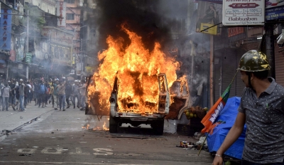 Kolkata witnesses pitched battles between BJP workers and police, PCR van torched | Kolkata witnesses pitched battles between BJP workers and police, PCR van torched