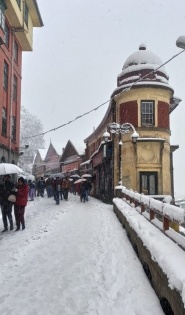 Shimla gets season's first snowfall | Shimla gets season's first snowfall