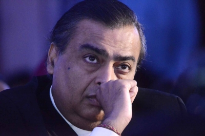SEBI imposes fine on Mukesh Ambani, RIL for 'manipulative trading' | SEBI imposes fine on Mukesh Ambani, RIL for 'manipulative trading' SEBI imposes fine on Mukesh Ambani, RIL for 'manipulative trading' | SEBI imposes fine on Mukesh Ambani, RIL for 'manipulative trading'