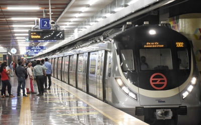 Amid yellow alert, Delhi Metro struggles to curb passenger numbers | Amid yellow alert, Delhi Metro struggles to curb passenger numbers Amid yellow alert, Delhi Metro struggles to curb passenger numbers | Amid yellow alert, Delhi Metro struggles to curb passenger numbers