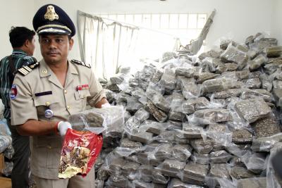 Cambodia arrests six for drug trafficking, seizing 389 kg drugs | Cambodia arrests six for drug trafficking, seizing 389 kg drugs Cambodia arrests six for drug trafficking, seizing 389 kg drugs | Cambodia arrests six for drug trafficking, seizing 389 kg drugs