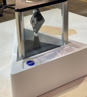 Moon rock now on display in Oval Office of White House | Moon rock now on display in Oval Office of White House
