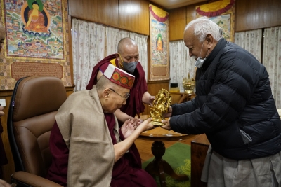 RSS chief calls on Tibetan spiritual leader Dalai Lama | RSS chief calls on Tibetan spiritual leader Dalai Lama