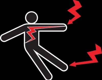 Hyderabad youth dies after electric wire falls on him | Hyderabad youth dies after electric wire falls on him