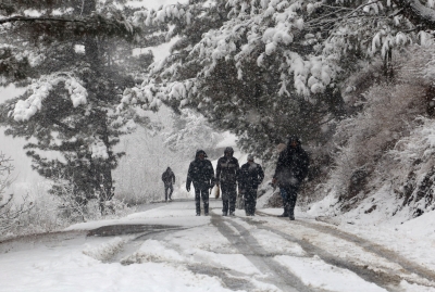 Helplines set up in Kashmir in view of inclement weather | Helplines set up in Kashmir in view of inclement weather