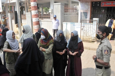 Seven held for forcing woman to remove hijab in TN | Seven held for forcing woman to remove hijab in TN
