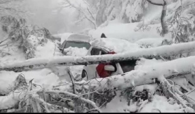 21 tourists stranded in cars freeze to death in Pak hill station | 21 tourists stranded in cars freeze to death in Pak hill station