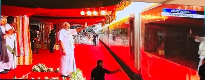 PM flags off first Vande Bharat train from Thiruvananthapuram | PM flags off first Vande Bharat train from Thiruvananthapuram
