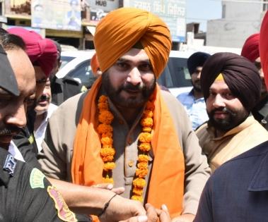 Navjot Sidhu to meet Rahul Gandhi on Tuesday | Navjot Sidhu to meet Rahul Gandhi on Tuesday