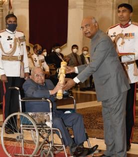President Kovind presents 2021 Padma awards | President Kovind presents 2021 Padma awards
