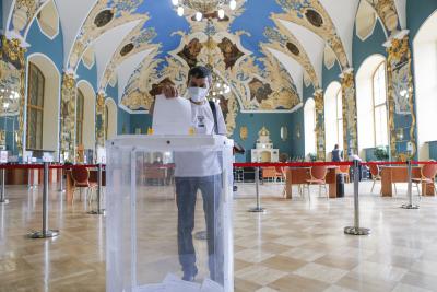 Russians vote in local elections | Russians vote in local elections