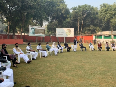 RaGa's march to Prez House armed with 2Cr signatures against farm laws | RaGa's march to Prez House armed with 2Cr signatures against farm laws RaGa's march to Prez House armed with 2Cr signatures against farm laws | RaGa's march to Prez House armed with 2Cr signatures against farm laws
