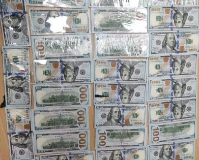 Man held with 34,500 US dollars at IGI | Man held with 34,500 US dollars at IGI