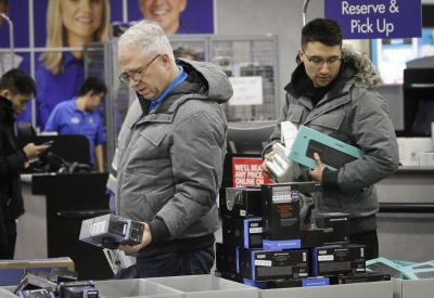 Record spending expected as Australians usher in post-Christmas shopping | Record spending expected as Australians usher in post-Christmas shopping