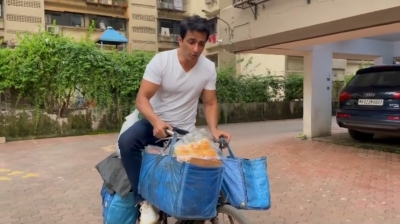 Sonu Sood sells eggs, bread from 'Sonu Sood ki Supermarket' on a cycle | Sonu Sood sells eggs, bread from 'Sonu Sood ki Supermarket' on a cycle