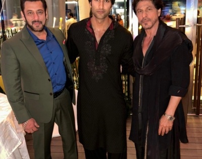 'Pathaan' SRK poses with 'Tiger' Salman, Meezaan Jafri shares picture | 'Pathaan' SRK poses with 'Tiger' Salman, Meezaan Jafri shares picture