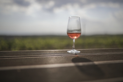 Wine glass size may influence how much you drink | Wine glass size may influence how much you drink Wine glass size may influence how much you drink | Wine glass size may influence how much you drink