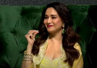 Dry ice on piano keys: Madhuri Dixit reveals a secret about 'Saajan' song | Dry ice on piano keys: Madhuri Dixit reveals a secret about 'Saajan' song