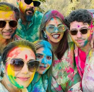 Priyanka Chopra, Nick Jonas celebrate Holi with Preity Zinta in LA | Priyanka Chopra, Nick Jonas celebrate Holi with Preity Zinta in LA