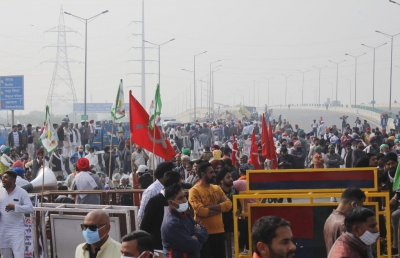 Folk songs motivate farmers at Ghazipur border | Folk songs motivate farmers at Ghazipur border Folk songs motivate farmers at Ghazipur border | Folk songs motivate farmers at Ghazipur border