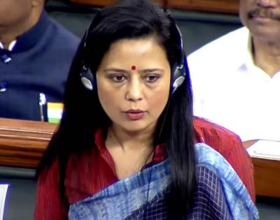 'Jholewala fakir' in Parliament since 2019, says Mahua | 'Jholewala fakir' in Parliament since 2019, says Mahua