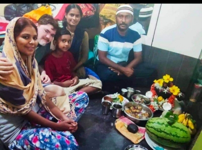 Muslim family worships Shivling, video goes viral in K'taka | Muslim family worships Shivling, video goes viral in K'taka