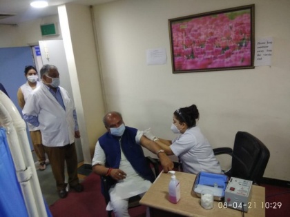 Union Minister Narendra Singh Tomar receives second dose of COVID-19 vaccine | Union Minister Narendra Singh Tomar receives second dose of COVID-19 vaccine