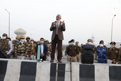 Delhi Police chief visits Ghazipur border | Delhi Police chief visits Ghazipur border