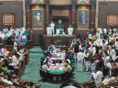 MP govt presents budget amid uproar by Congress | MP govt presents budget amid uproar by Congress