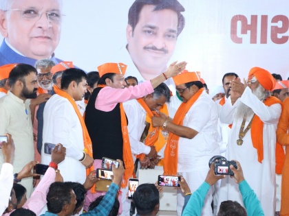 Senior Congress leader Govabhai Rabari joins ruling BJP in Gujarat | Senior Congress leader Govabhai Rabari joins ruling BJP in Gujarat