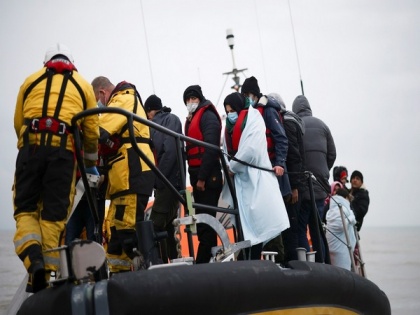 27 migrants drown, others missing after boat capsizes in English Channel | 27 migrants drown, others missing after boat capsizes in English Channel