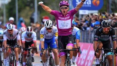 Giro D'Italia: Arnaud Demare takes 4th win on Stage 11 | Giro D'Italia: Arnaud Demare takes 4th win on Stage 11