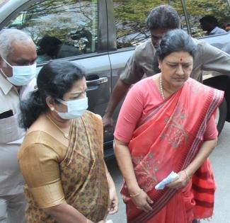 Sasikala demands stringent action against Kodanad murder, heist accused | Sasikala demands stringent action against Kodanad murder, heist accused