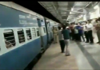Spl train brings back migrants to Jharkhand from Telangana | Spl train brings back migrants to Jharkhand from Telangana