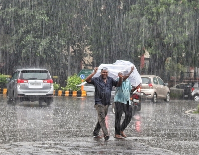 Rain, protests, water-logging disrupts normal life in Delhi | Rain, protests, water-logging disrupts normal life in Delhi