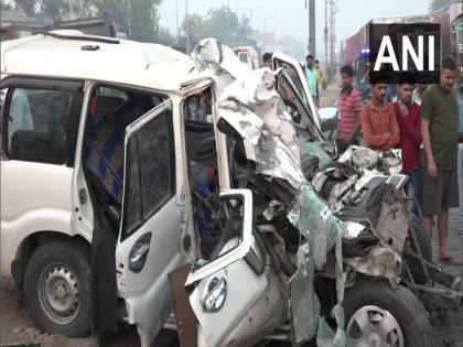 8 dead, 4 injured in car truck collision in Agra | 8 dead, 4 injured in car truck collision in Agra