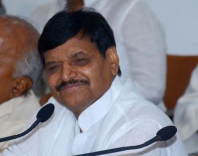 Shivpal comes in support of Azam Khan, slams BJP | Shivpal comes in support of Azam Khan, slams BJP Shivpal comes in support of Azam Khan, slams BJP | Shivpal comes in support of Azam Khan, slams BJP