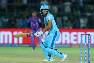 Mithali bats in saree, wishes luck to Harmanpreet & Co. | Mithali bats in saree, wishes luck to Harmanpreet & Co.