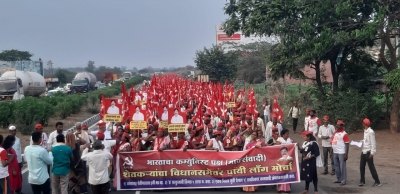 Go and meet farmers who are on 'long march': Thackeray to Maha govt | Go and meet farmers who are on 'long march': Thackeray to Maha govt Go and meet farmers who are on 'long march': Thackeray to Maha govt | Go and meet farmers who are on 'long march': Thackeray to Maha govt