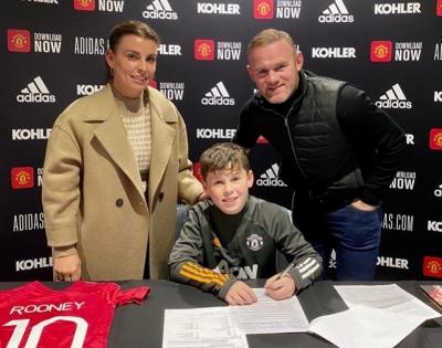Wayne Rooney's 11-year-old son signs for Man Utd academy | Wayne Rooney's 11-year-old son signs for Man Utd academy Wayne Rooney's 11-year-old son signs for Man Utd academy | Wayne Rooney's 11-year-old son signs for Man Utd academy