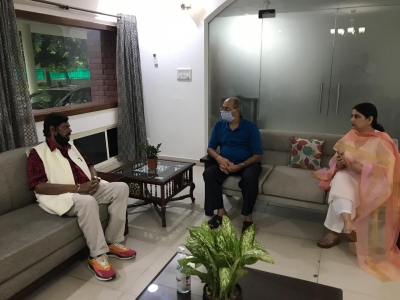 Athawale meets Sushant's father, says Bollywood mafia will be exposed | Athawale meets Sushant's father, says Bollywood mafia will be exposed