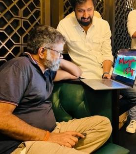 'Pushpa' director lands up on sets of megastar Chiranjeevi's latest movie | 'Pushpa' director lands up on sets of megastar Chiranjeevi's latest movie