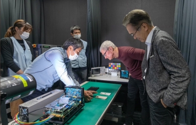 Tim Cook visits Sony's cutting-edge facility in Japan | Tim Cook visits Sony's cutting-edge facility in Japan