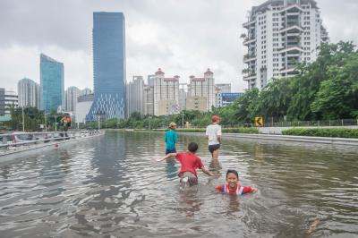 Heavy rains trigger flash floods in Indonesia | Heavy rains trigger flash floods in Indonesia Heavy rains trigger flash floods in Indonesia | Heavy rains trigger flash floods in Indonesia