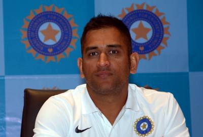 Dhoni's decision to suddenly quit Tests was brave & selfless: Shastri | Dhoni's decision to suddenly quit Tests was brave & selfless: Shastri