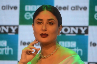 Kareena Kapoor shares picture with her 'Saif-haven' | Kareena Kapoor shares picture with her 'Saif-haven' Kareena Kapoor shares picture with her 'Saif-haven' | Kareena Kapoor shares picture with her 'Saif-haven'