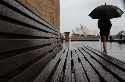 Adverse weather hits Aussie state with bushfires, storms, heavy rain | Adverse weather hits Aussie state with bushfires, storms, heavy rain