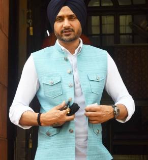 Harbhajan Singh in AAP's star campaigners' list for Gujarat polls | Harbhajan Singh in AAP's star campaigners' list for Gujarat polls