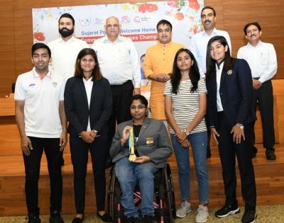 Gujarat CM honours CWG medallists from state | Gujarat CM honours CWG medallists from state