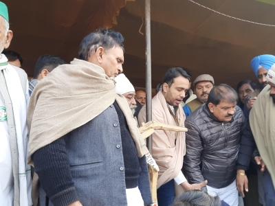 RLD leader Jayant Chaudhary joins Gazipur farmers' protest | RLD leader Jayant Chaudhary joins Gazipur farmers' protest